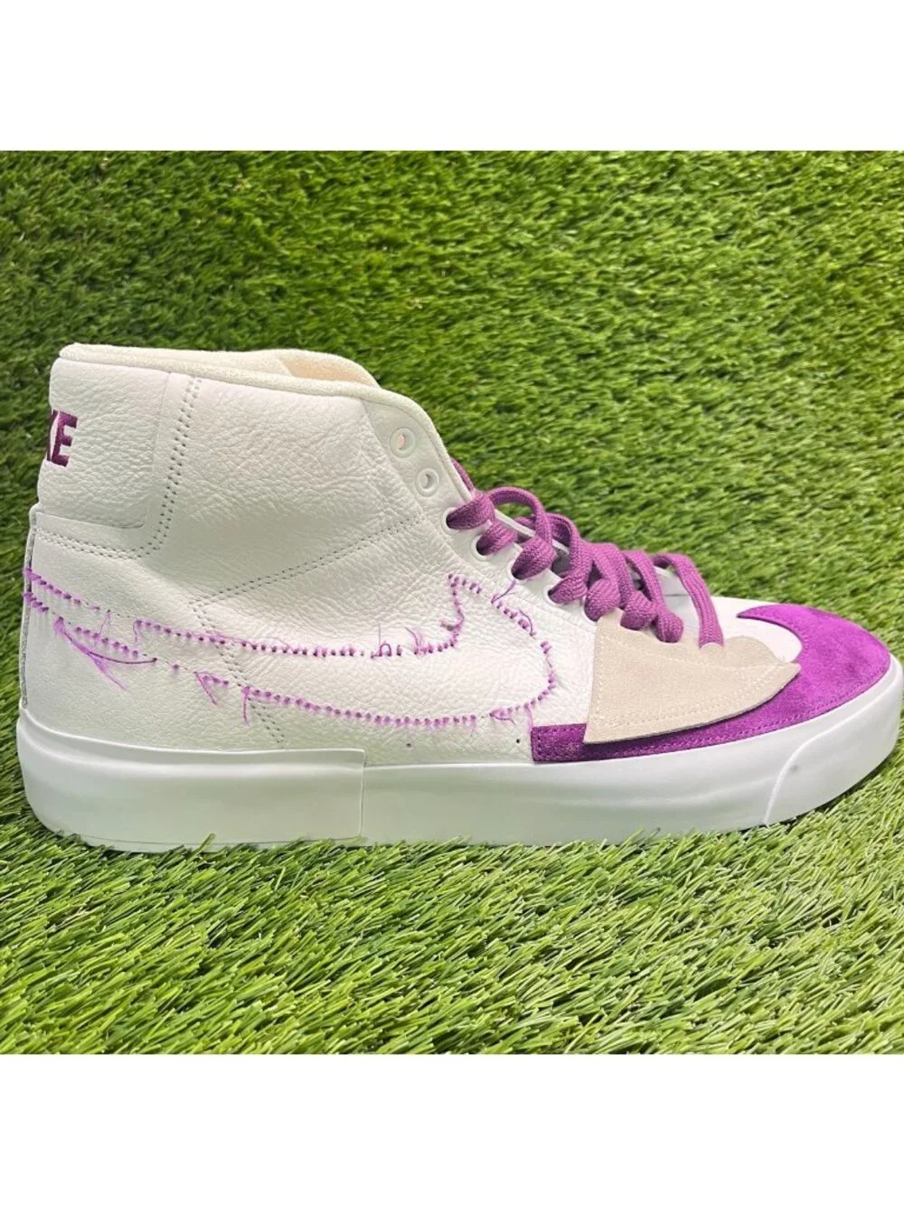 Nike SB Zoom Blazer Mid Edge Mens Size 13 White Athletic Leather Shoes Sneakers
